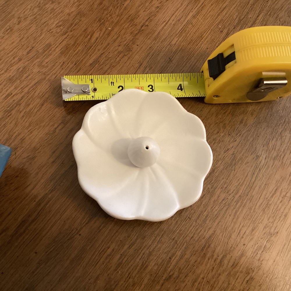 White Flower Ceramic Incense Holder - Picture 5 of 5